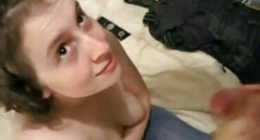 Smeđa kosa s prirodnim grudima stvarno uživa u velikom penisu prijatelja. besplatni xxx filmovi