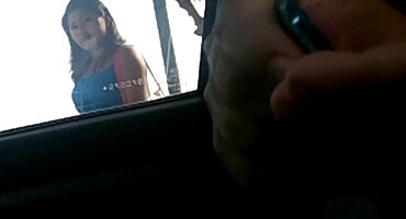 Kremasta maca besplatno gledanje porno klipova Chloe Temple teče iz penisa Tommieja Gunna.