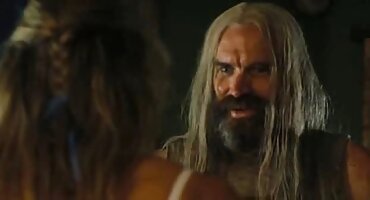 Striptizeta uživa poro filmovi u analnom seksu.