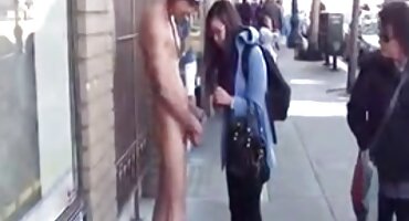 Gospodin Moodie svojim trupom udara Ženske pprno filmovi guzice.