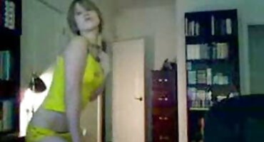 Liječnik pregledava golog pacijenta: dodiruje klitoris, počinje xxx besplatni filmovi se zajebavati.