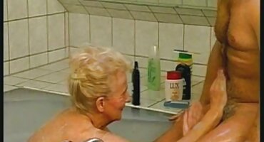 Natalie Gold fucks dildo i guši erocki filmovi orgazam.