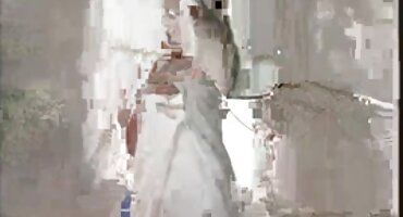 Učenik dobiva ocjene šireći noge ispred učitelja. poeno filmovi