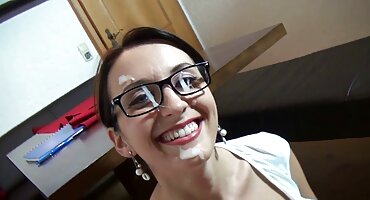 Ruski pornići starke jebanje na perilici rublja.