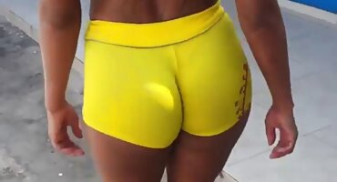 Taksist uvjerava Kiru Noir da se zajebava. xxx filmovi