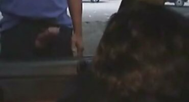 Sranje 20 sekundi i fingering kurac, dok je stao potno filmovi u ruci.