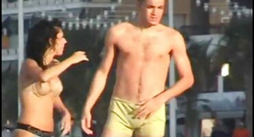 Kira Croft pormo filmovi također ima analni seks kod kuće.