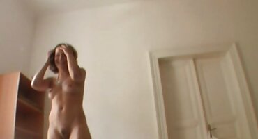 Dala pprno filmovi je svom dečku dupe u čast zabave.