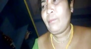 Muškarac uzbuđuje administratora bara zbog xxxx filmovi seksa.