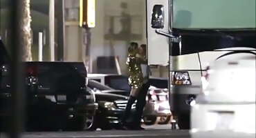 Dobiva spermu na dlakave u taksi. filmovi za odrasle xxx