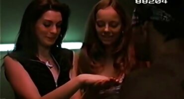 Probudila xxx filmovi se i prstima se popela u Macu.