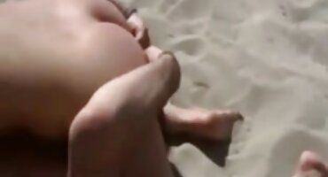 Bijeli potno filmovi pijetao je crna žena.