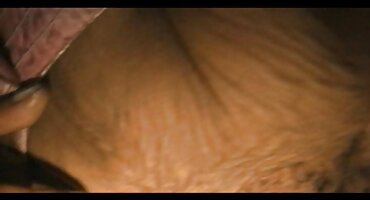 Tanak masturbira joj poeno filmovi maca prstima.