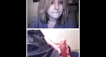 Crnka erotik filmovi sjedi na licu.