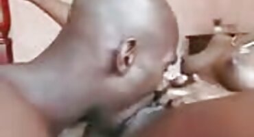 Lijep pormo filmovi oralni seks. Stavite prste u vaginu.