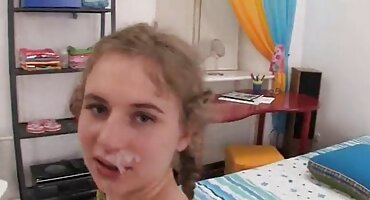 Muškarac porno video filmovi teško fucks svoju djevojku.