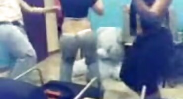 Junica fucks djevojku besplatni potnici prstima i rukom.