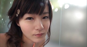 Skromna Chloe Capri Fingering maca na kameru. pprno filmovi