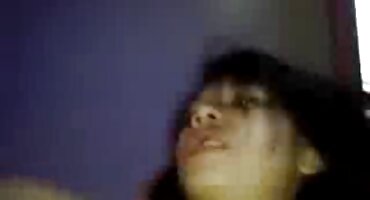 Djevojka pažljivo liže čovjekov anus filmovi seks jezikom i fingering kurac prije seksa.