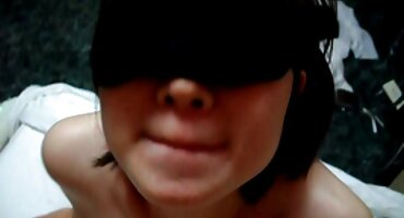 Aleks Mack predstavlja dvije lezbijke lizanjem maca. pornic film