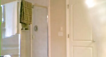 Odgaja xxx filmovi za odrasle svoju polusestru za seks, pronalazeći ranjivost u njoj.