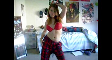 Trijezni vozači besplatni pornjici jebu se na novogodišnjoj uredskoj zabavi.