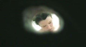 Tiffani se erocki filmovi predaje pristojnom strancu.