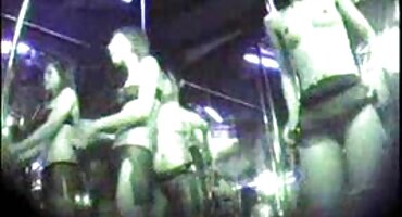 Ona dodiruje maca pprno filmovi i jebanje na simulatoru.