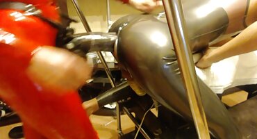 Australka Kiara Edvards stekla je erotika x pornici popularnost u SAD-u uz pomoć usta i maca.