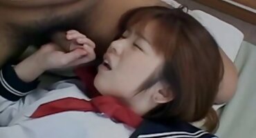 Slobodno masturbirajte jebacki film svoju macu ispred kamere.