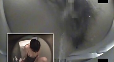 Ona xxxl filmovi dopušta crncima da je zajebavaju dvostrukim prodorom.