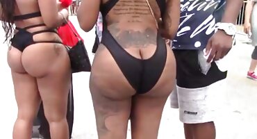 Puši besplatno porno film slinom.