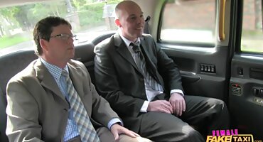 Crnka jebanje s pirno filmovi cimerom u karanteni.