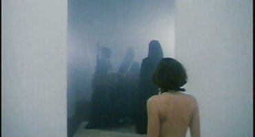 Lezbijski putnici rade salto s crncem u hostelu. xxx filmovi