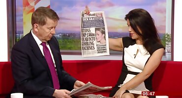 Nina Kaia traži da je nahrani xxx filmovi spermom.