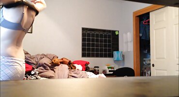 Sveznajući dugi kurac natrag u poro filmovi Maca Na internetu.