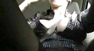 Veliki besplatni pirnići kurac udario je maca Mona Blue kao kaznu.