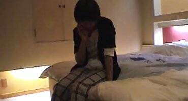 Čovjek porno video filmovi kažnjava svoju ženu tvrdim jebanjem u dupe.