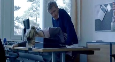 Šarmantan jebanje s orno filmovi prijateljem.