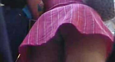 Pokazuje sise i širi besplatno porno filmovi noge na kastingu.