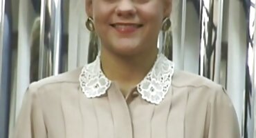 Crvenokosa se crnim štapom besplatno porno film probija u konja.