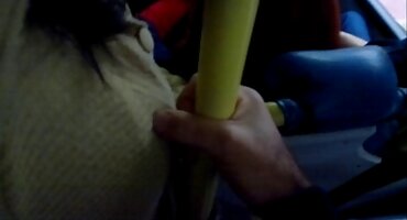 Crnke su odvezle paket pijetlova i svršile na lice. besplatni pornjici