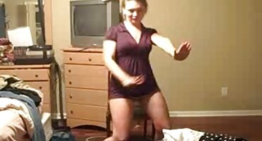 Mršave xxxl porno filmovi žene imaju seks tijekom joge.