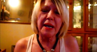 Lijepa mršava s malom besplatno porno filmovi guzicom.