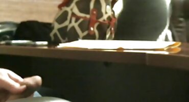 Naočale sisati kurac pornići besplatno i jaja muškarca u pozi 69.