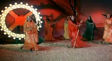 Nicole Black ispružila je pormo filmovi anus penisom do krajnjih granica.