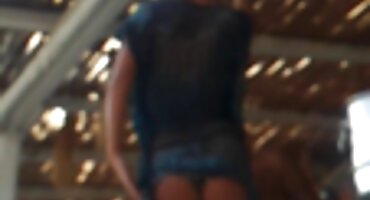 Domaćica duboko sisa kurac i vara xxxl filmovi muža u kuhinji.