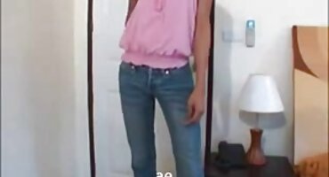 Ubacuje Alinu filmovi seks Lopez u pukotinu.