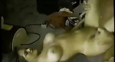 Djevojka je posegnula za prtljažnikom trenera. xxx filmovi