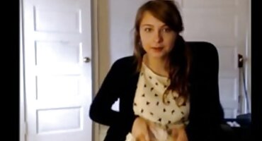 Mlada pokćerka jebeno u dupe očuh. xxxl filmovi